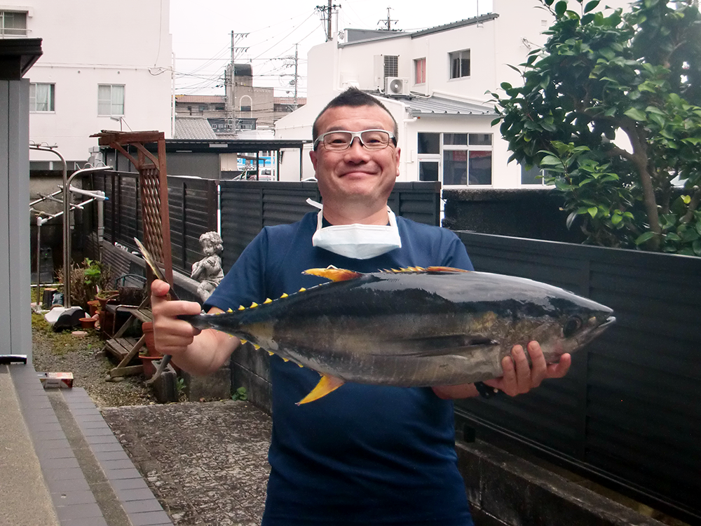 釣りを満喫する院長