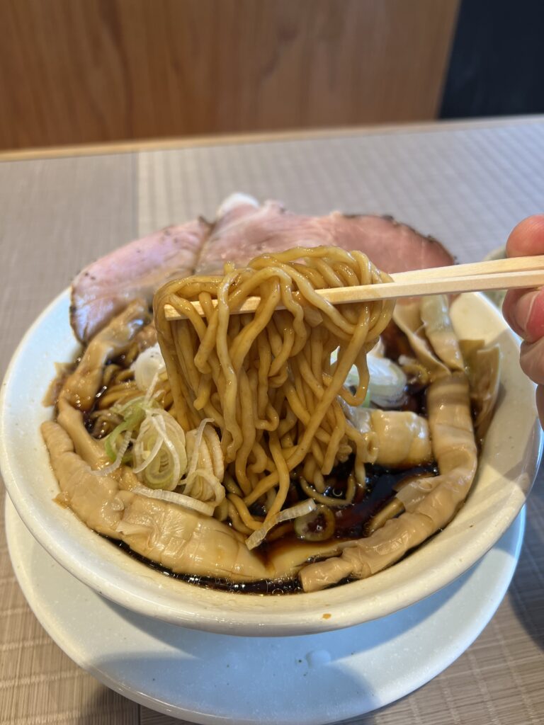 名古屋の優光というラーメン屋の京都ブラックラーメン