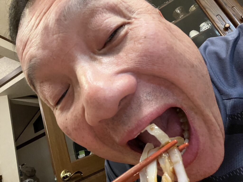 イカを食らう